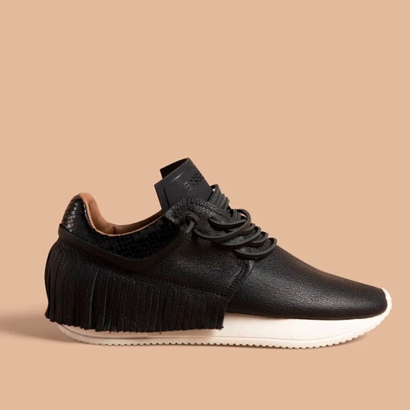 Esseutesse Shoes - Black Fringe Women's Sneakers